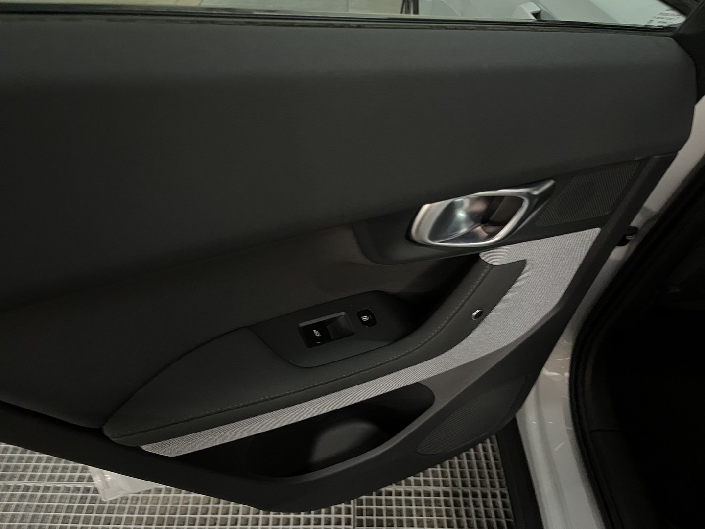 POLESTAR 2 24