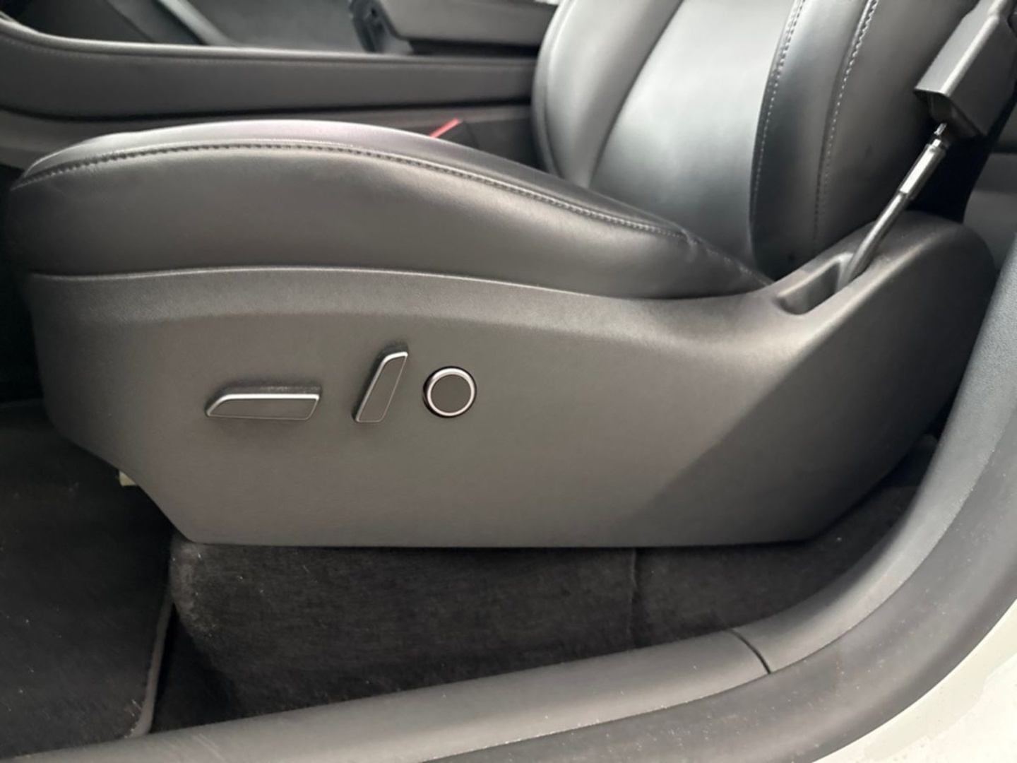 TESLA Model Y 11