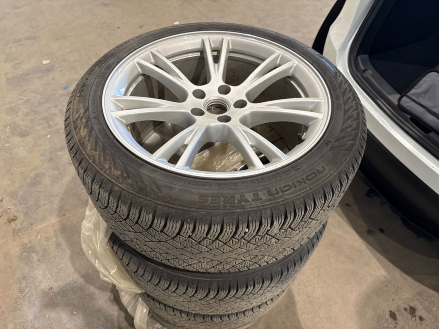 TESLA Model Y 17