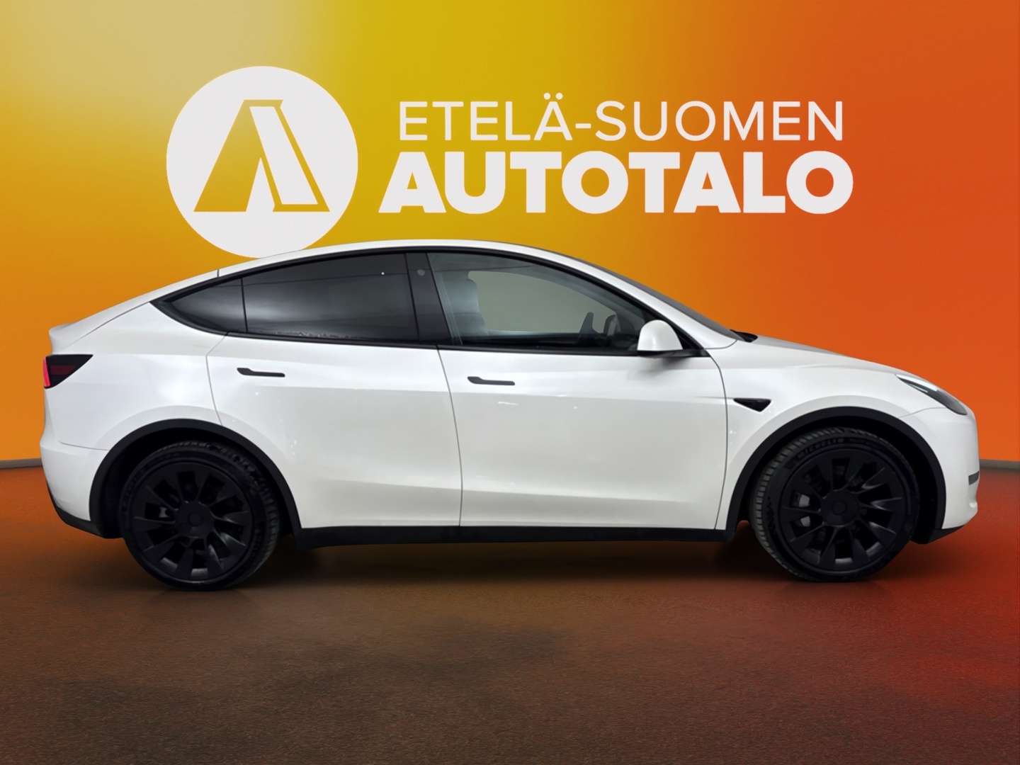 TESLA Model Y 5