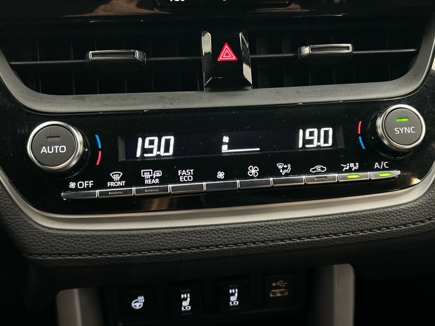 TOYOTA Corolla Cross 2023