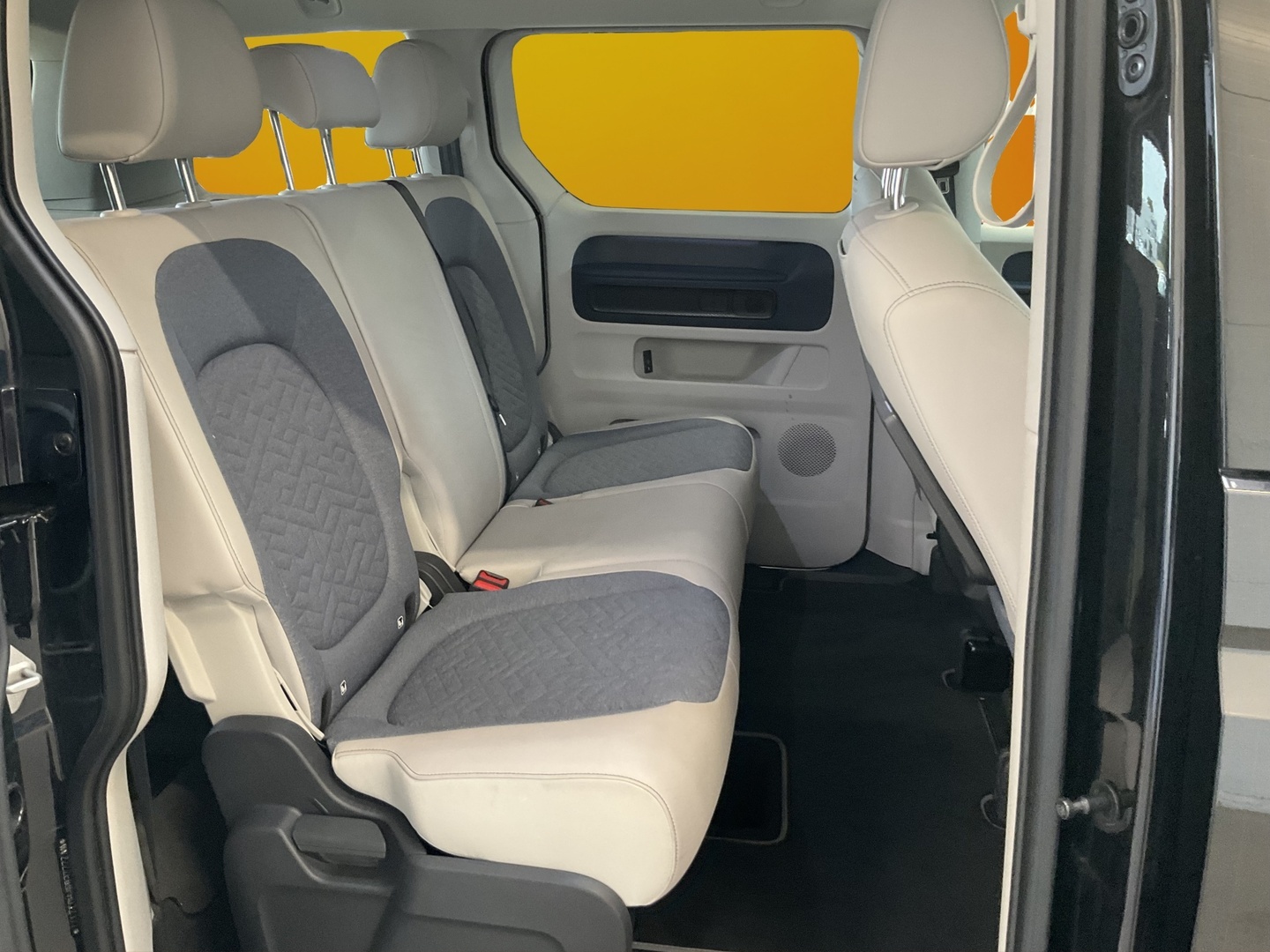 VOLKSWAGEN ID. Buzz 6