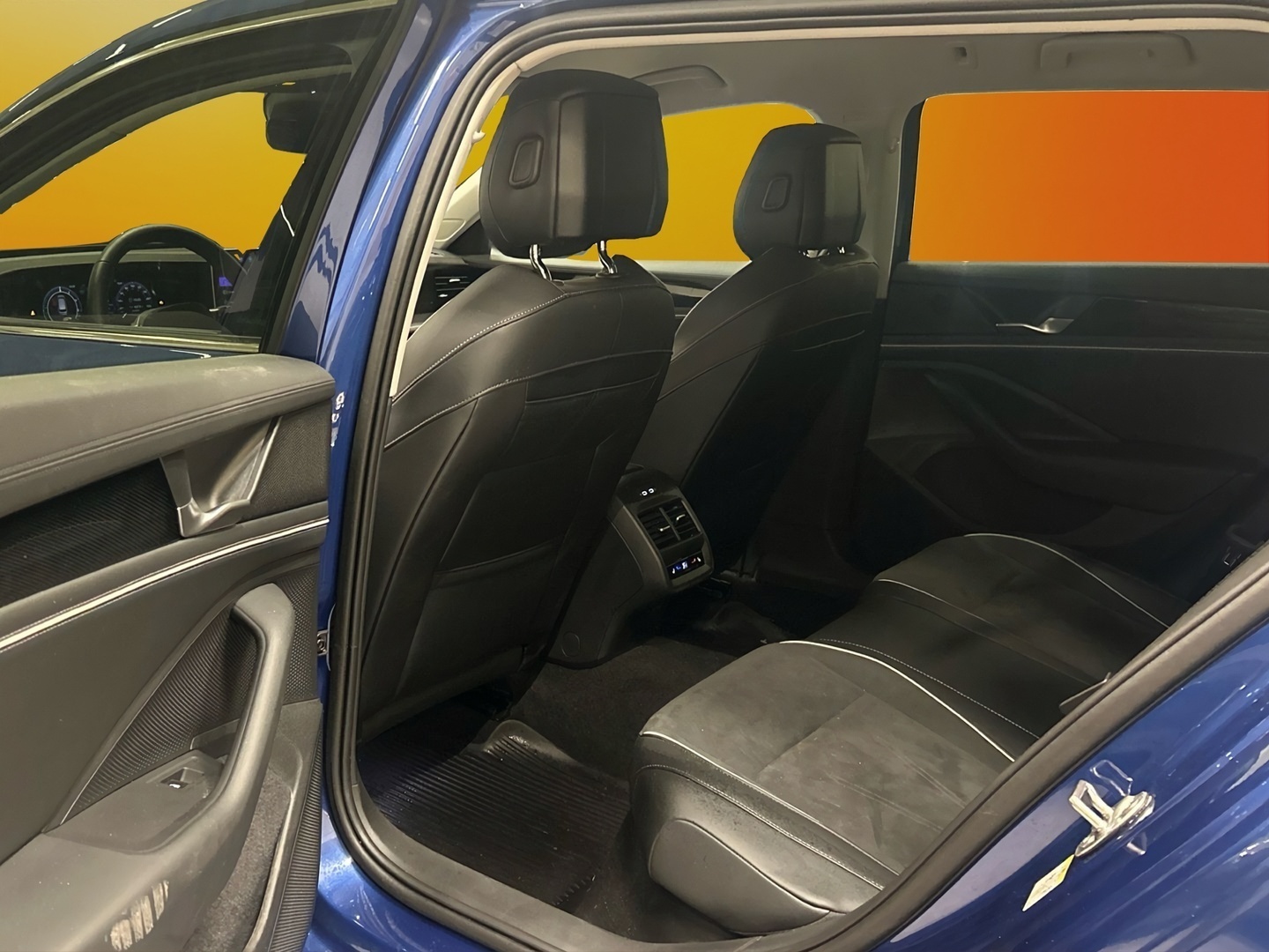 VOLKSWAGEN Passat 2025