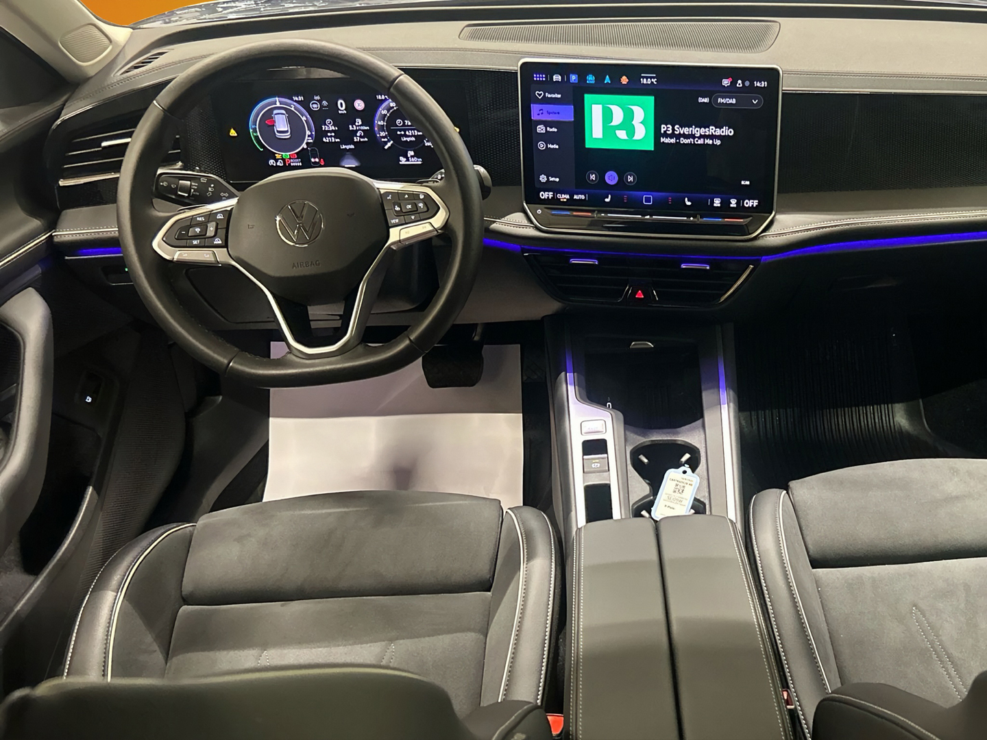 VOLKSWAGEN Passat 2025