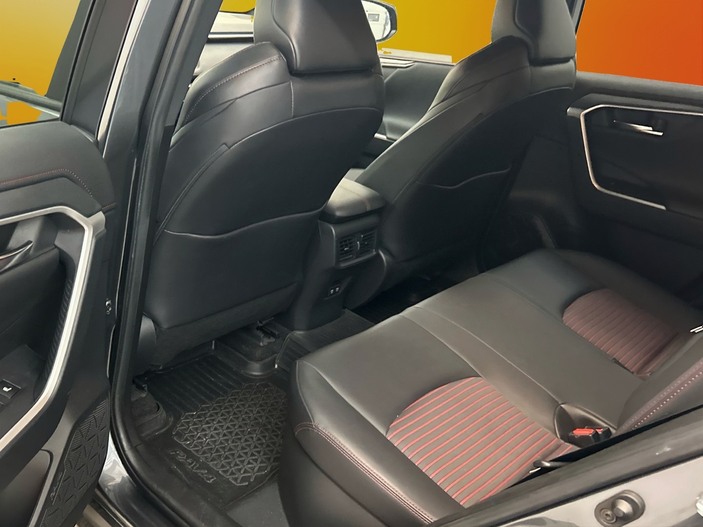 TOYOTA RAV4 Plug-in 6