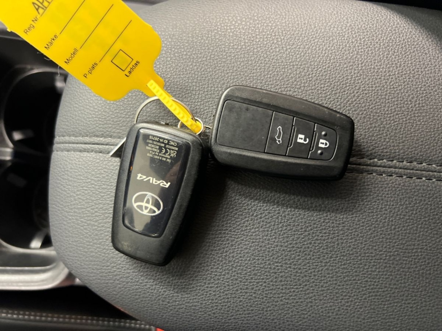 TOYOTA RAV4 17