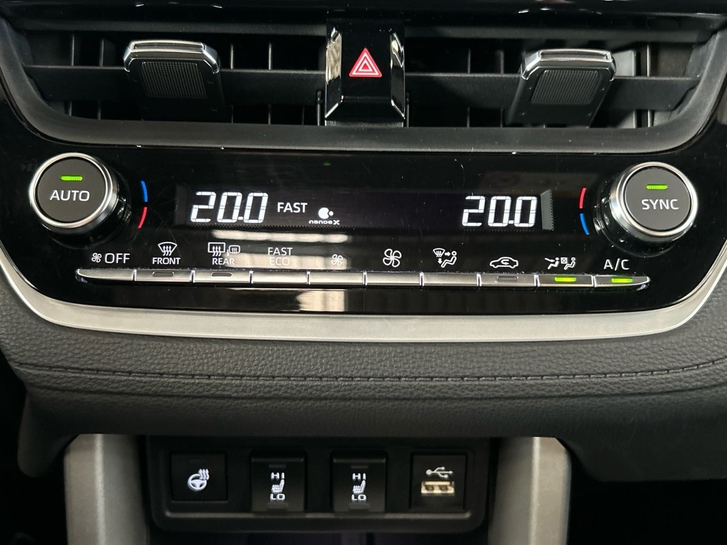 TOYOTA Corolla Cross 14