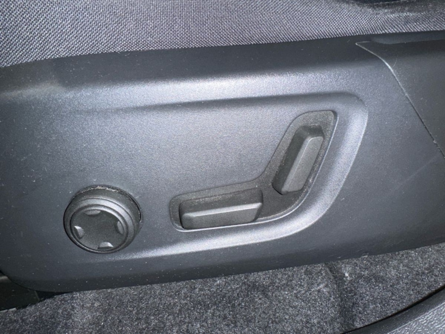 VOLVO XC40 2024
