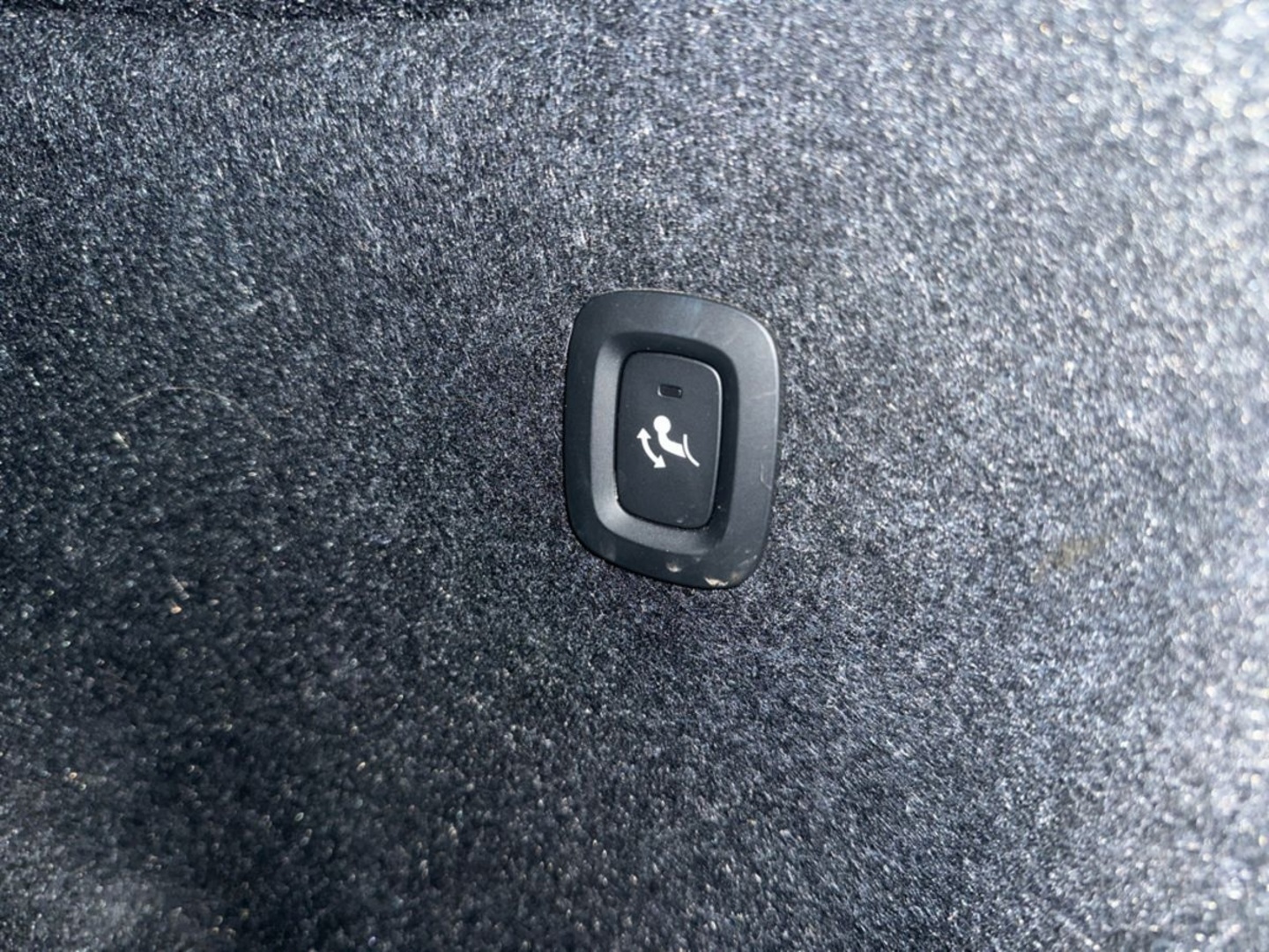 VOLVO XC40 2024