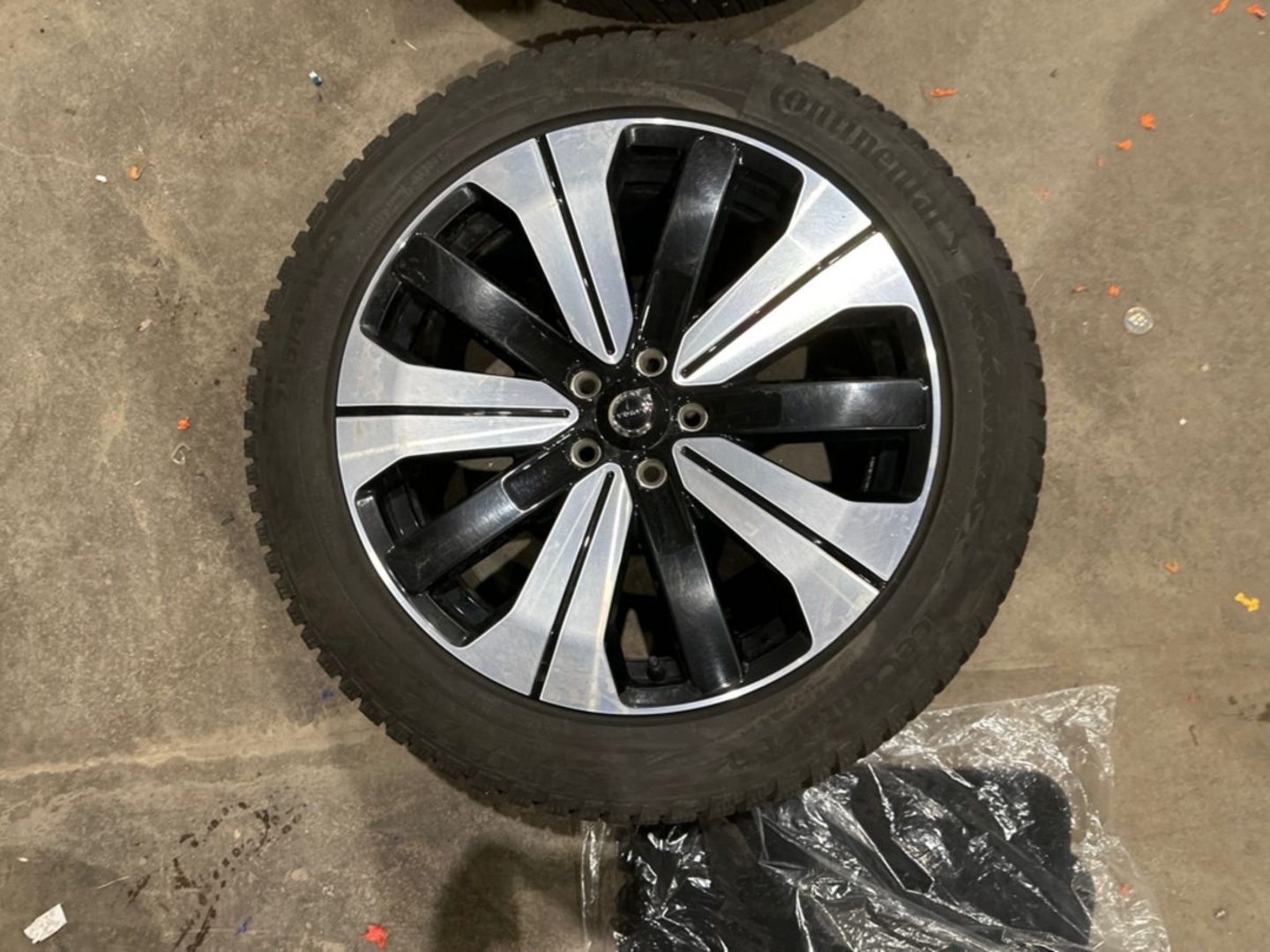 VOLVO XC40 2024