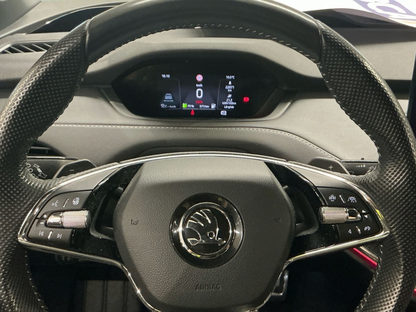 SKODA Enyaq 2023