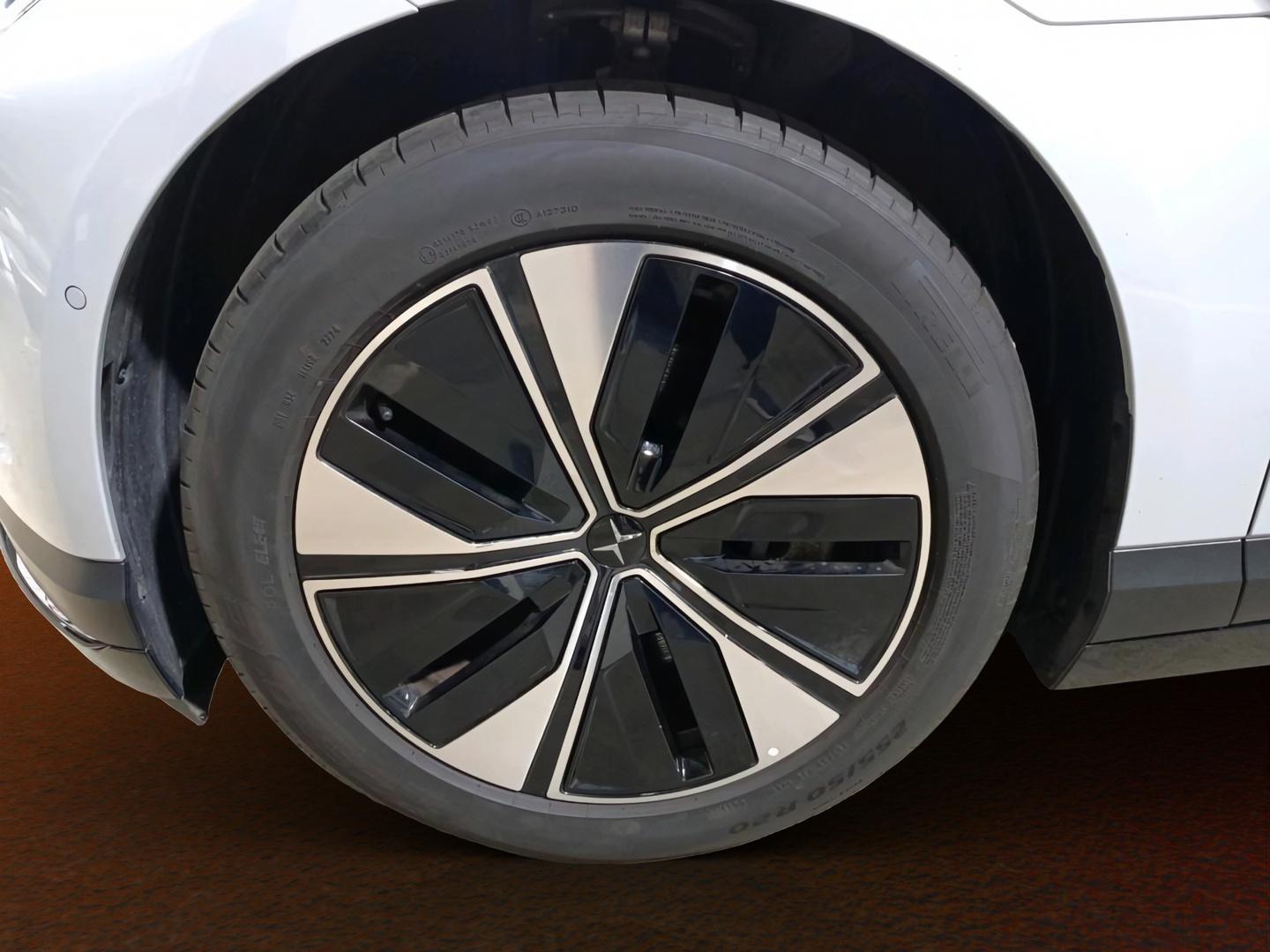 POLESTAR 4 2025