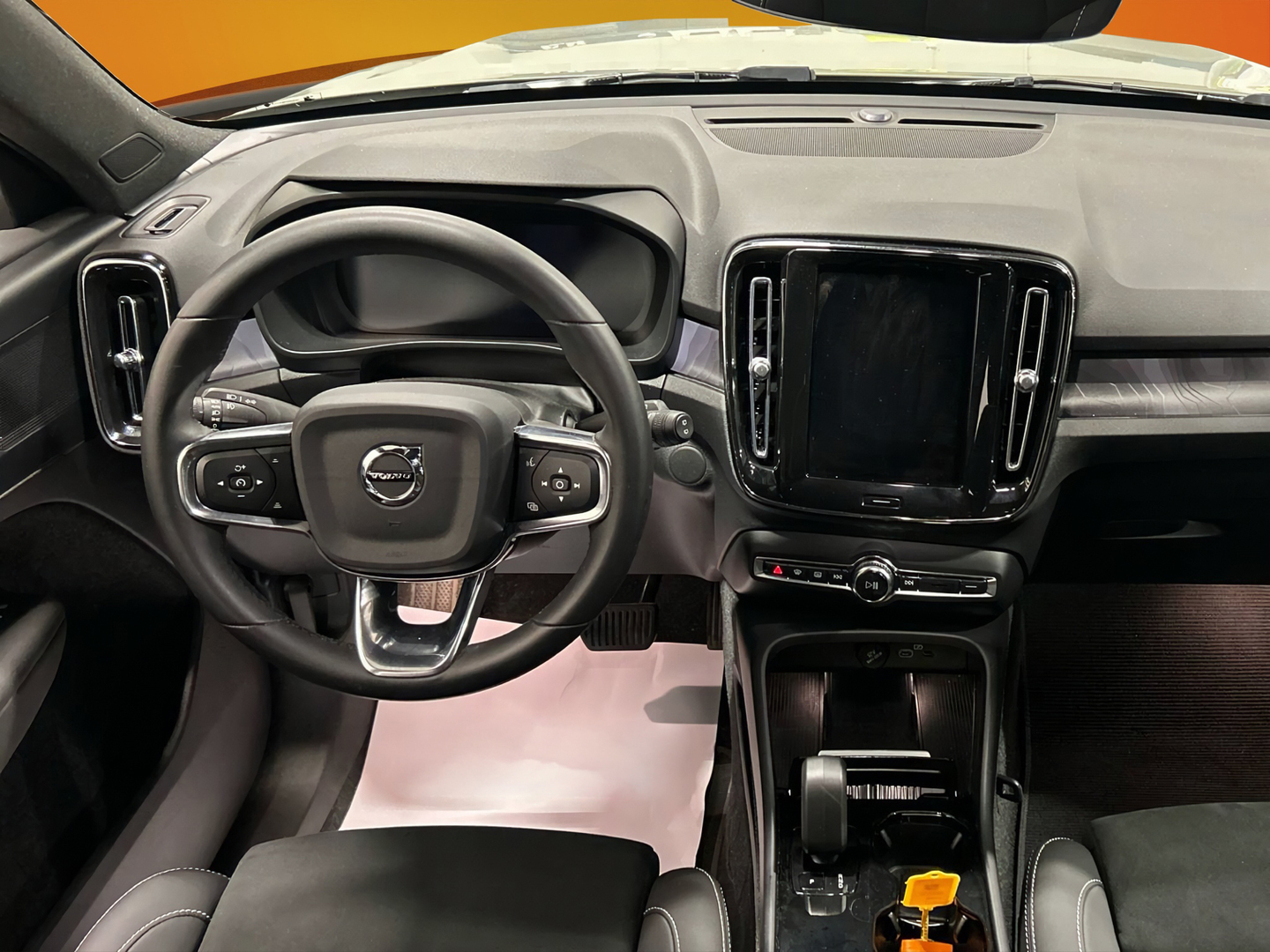 VOLVO XC40 2024