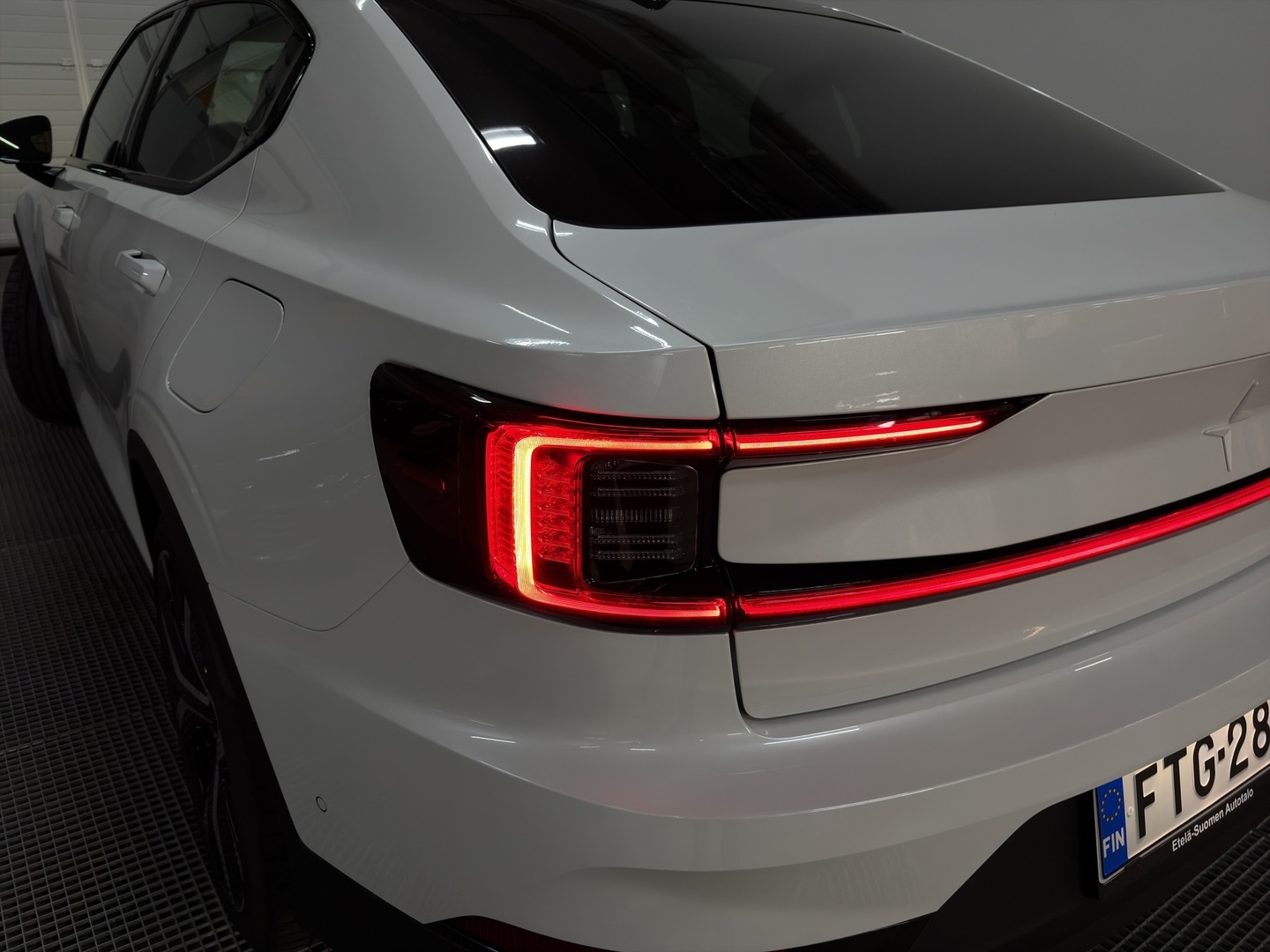 POLESTAR 2 4