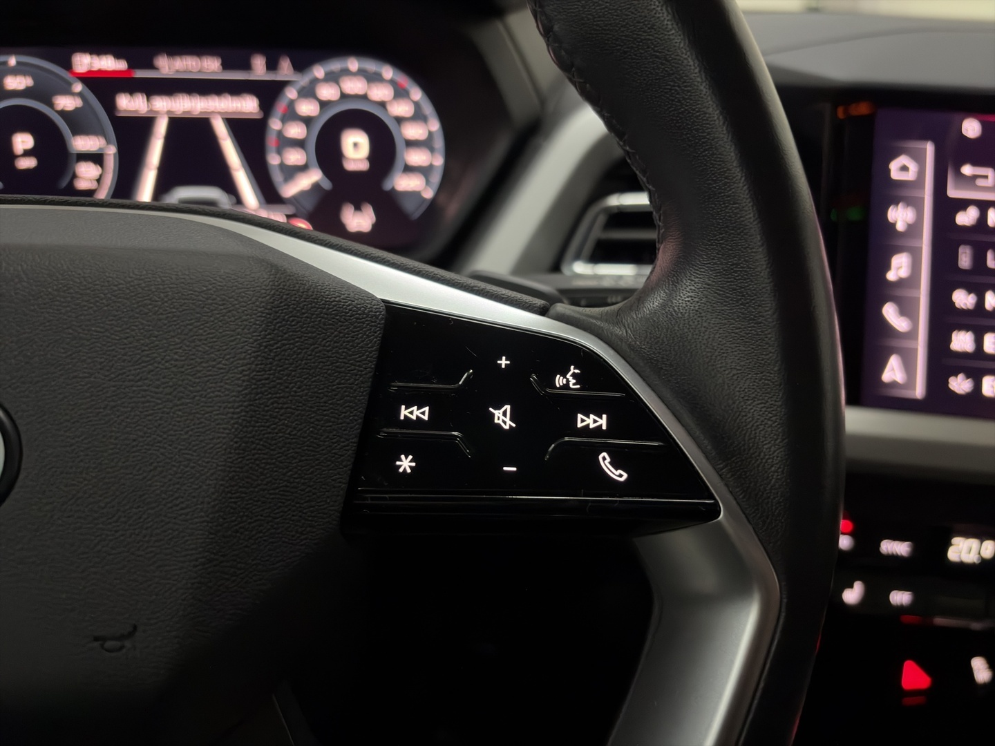 AUDI Q4 e-tron 2023