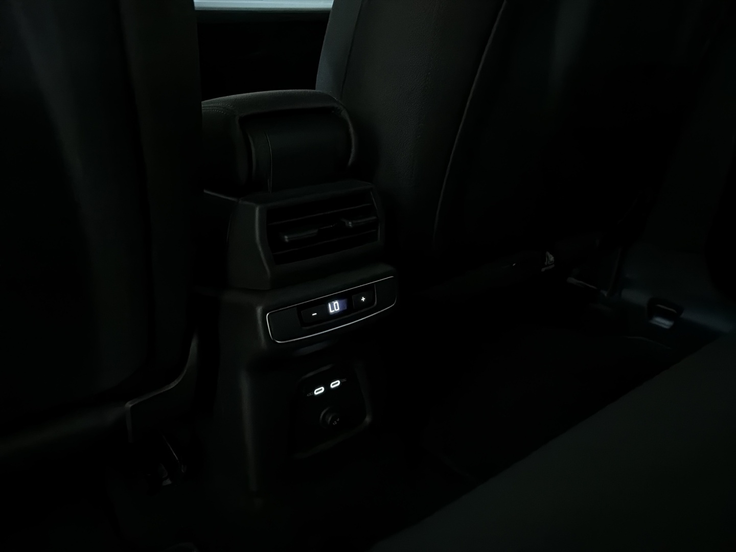 AUDI Q4 e-tron 2022