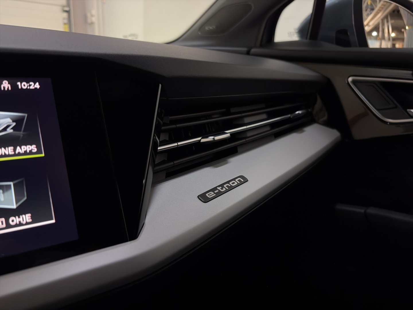AUDI Q4 e-tron 2022