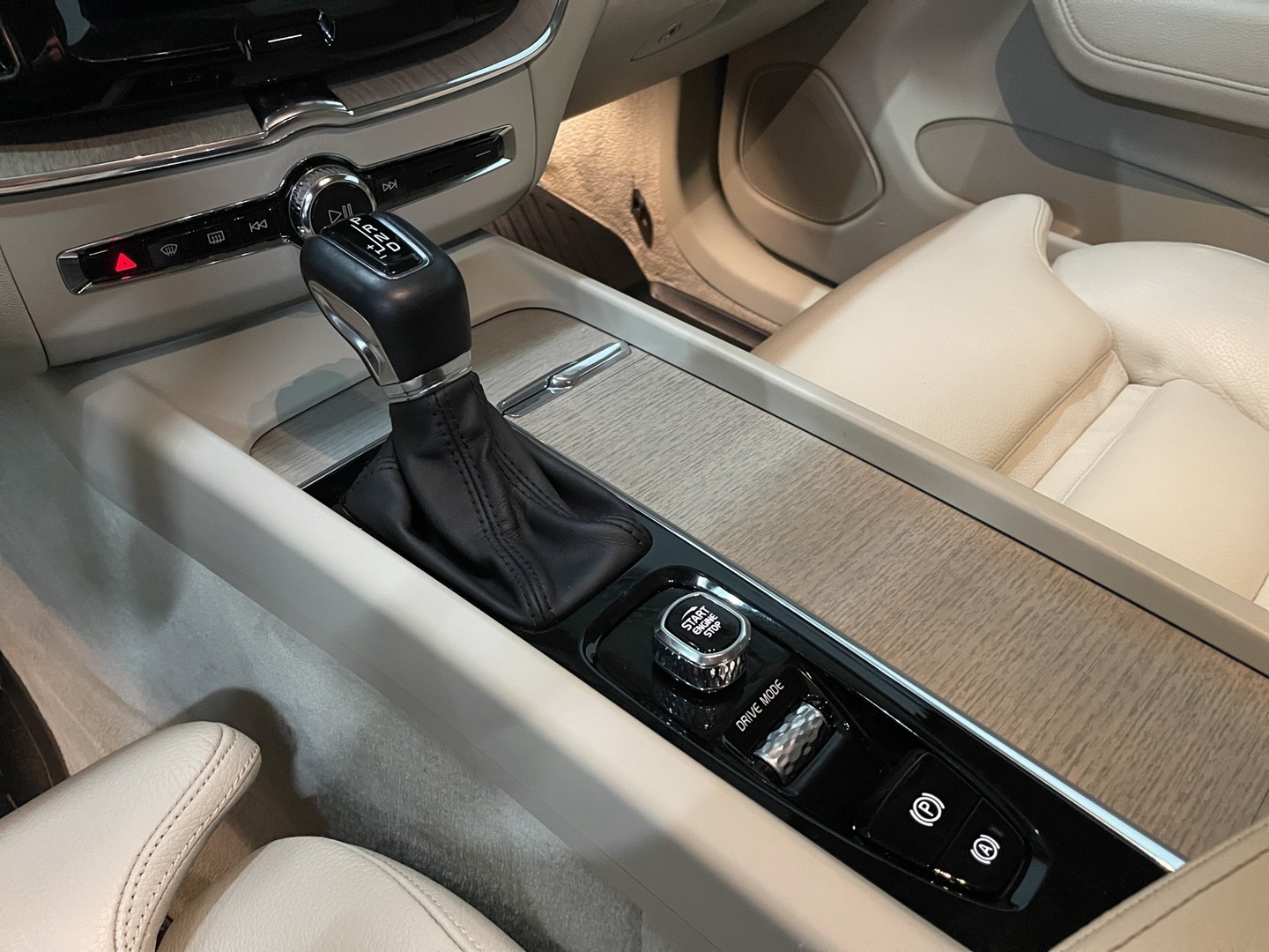VOLVO XC60 2018