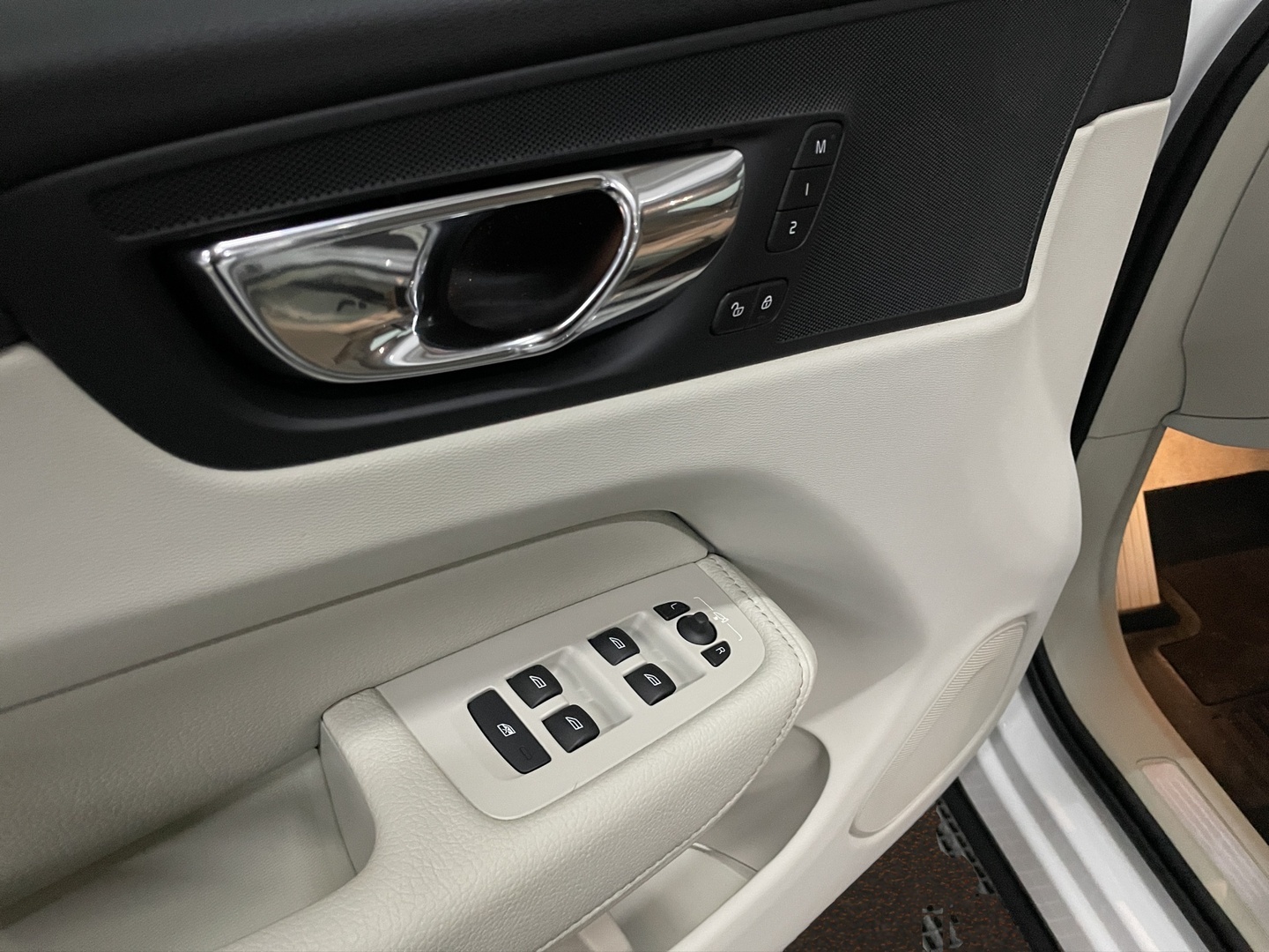 VOLVO XC60 2018