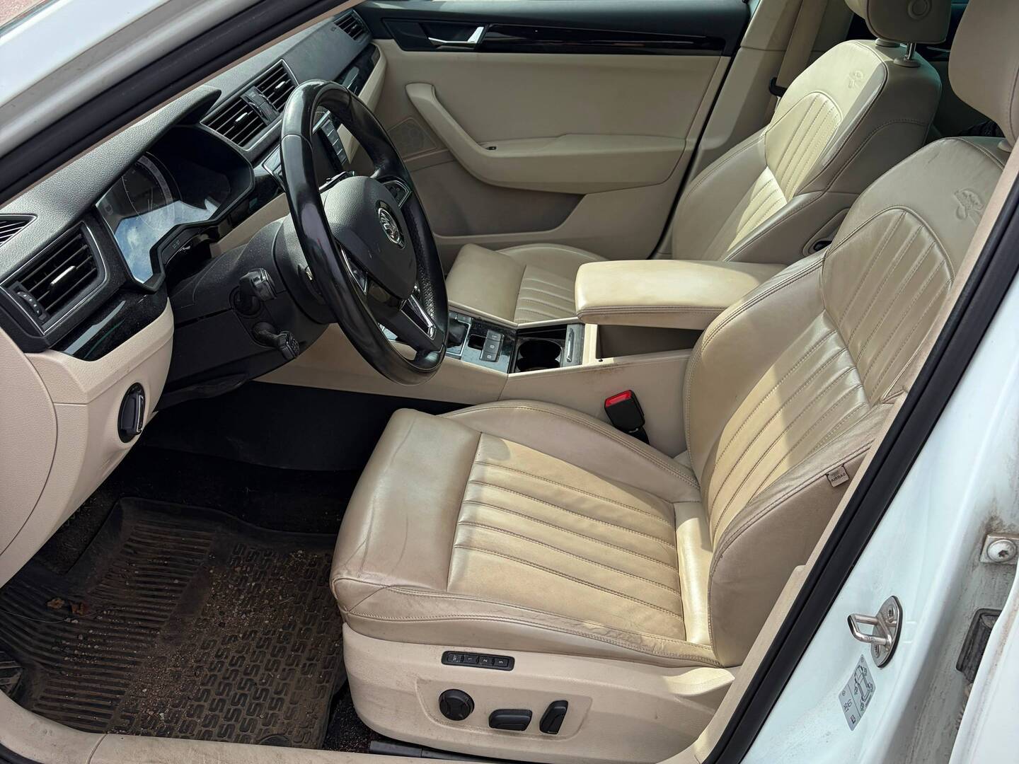 SKODA Superb 2016