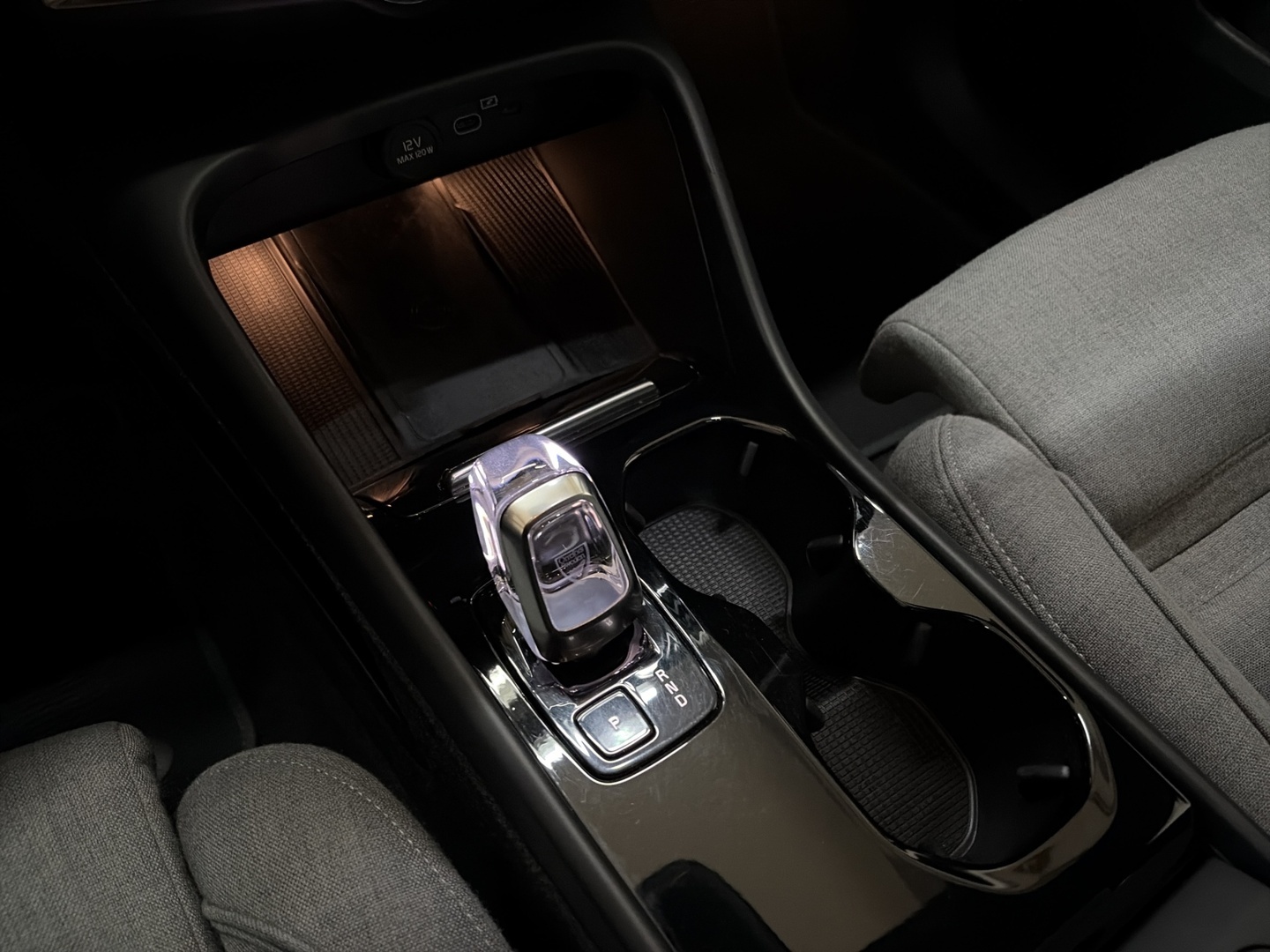 VOLVO C40 16