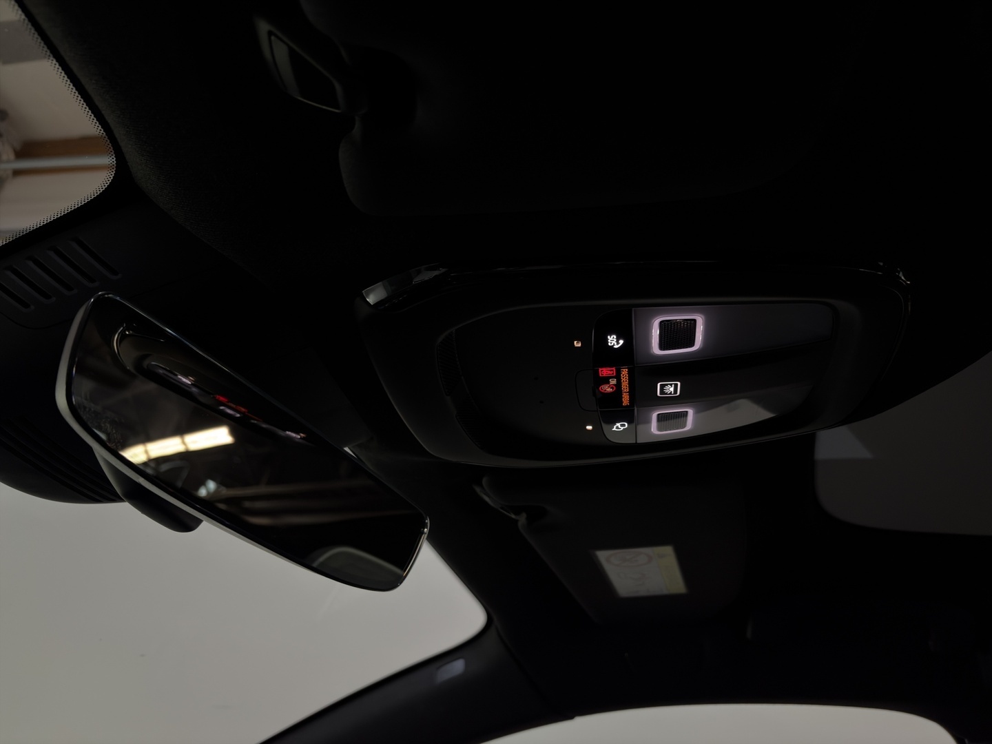 VOLVO C40 23