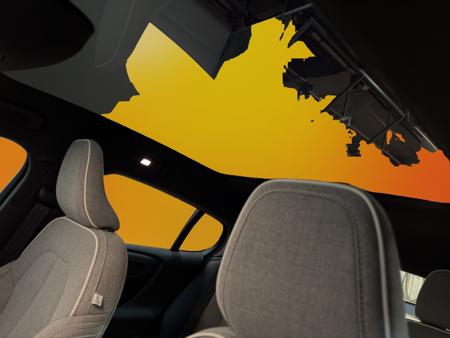 VOLVO C40 9