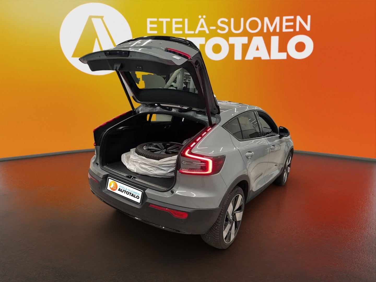 VOLVO C40 2024