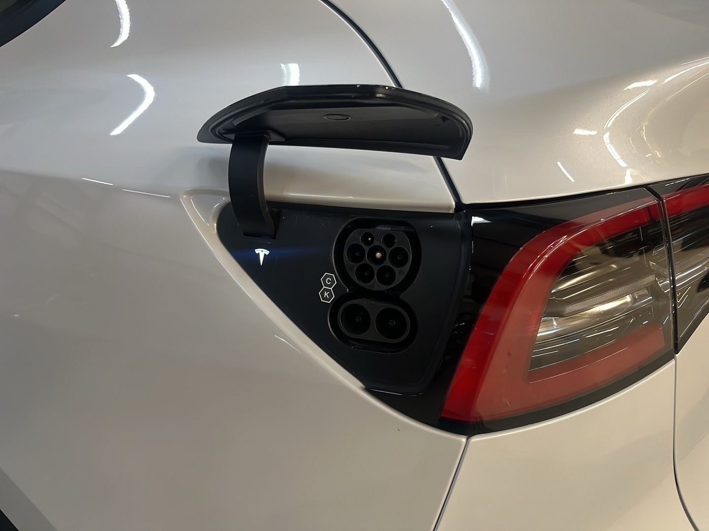 TESLA Model Y 2023