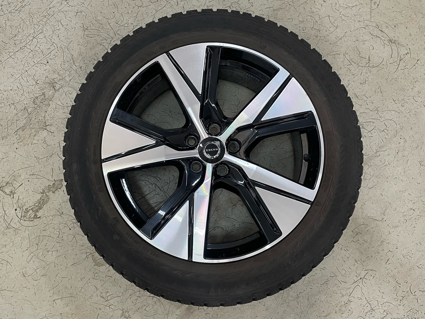 VOLVO C40 2023