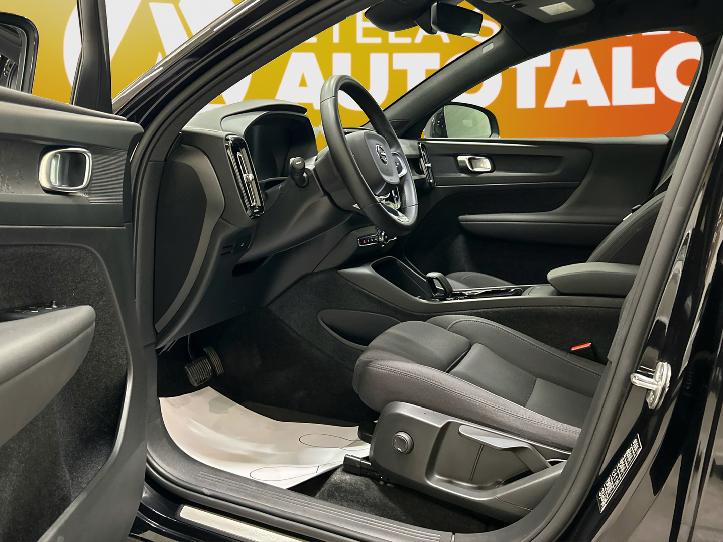 VOLVO C40 2023