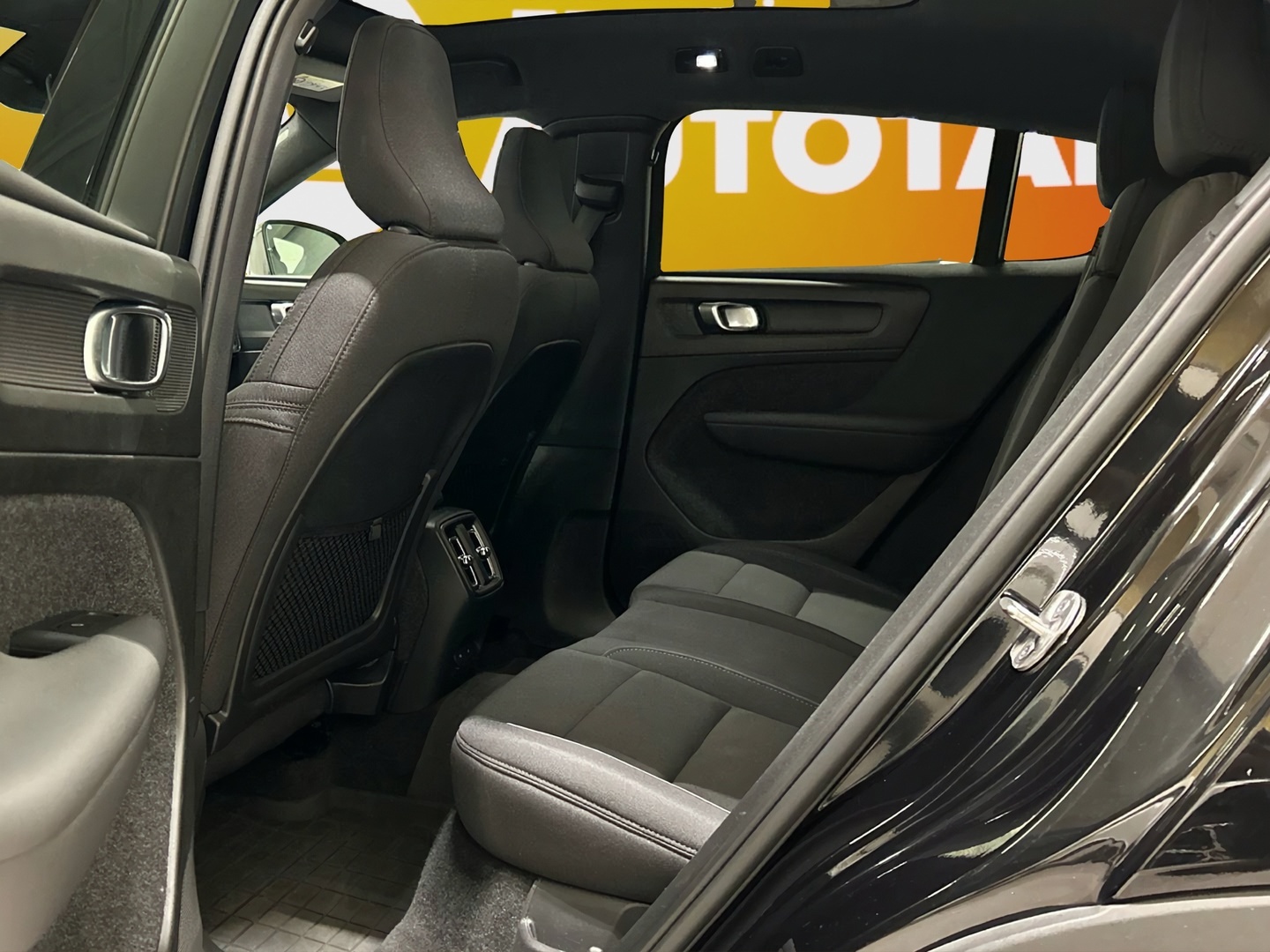 VOLVO C40 2023