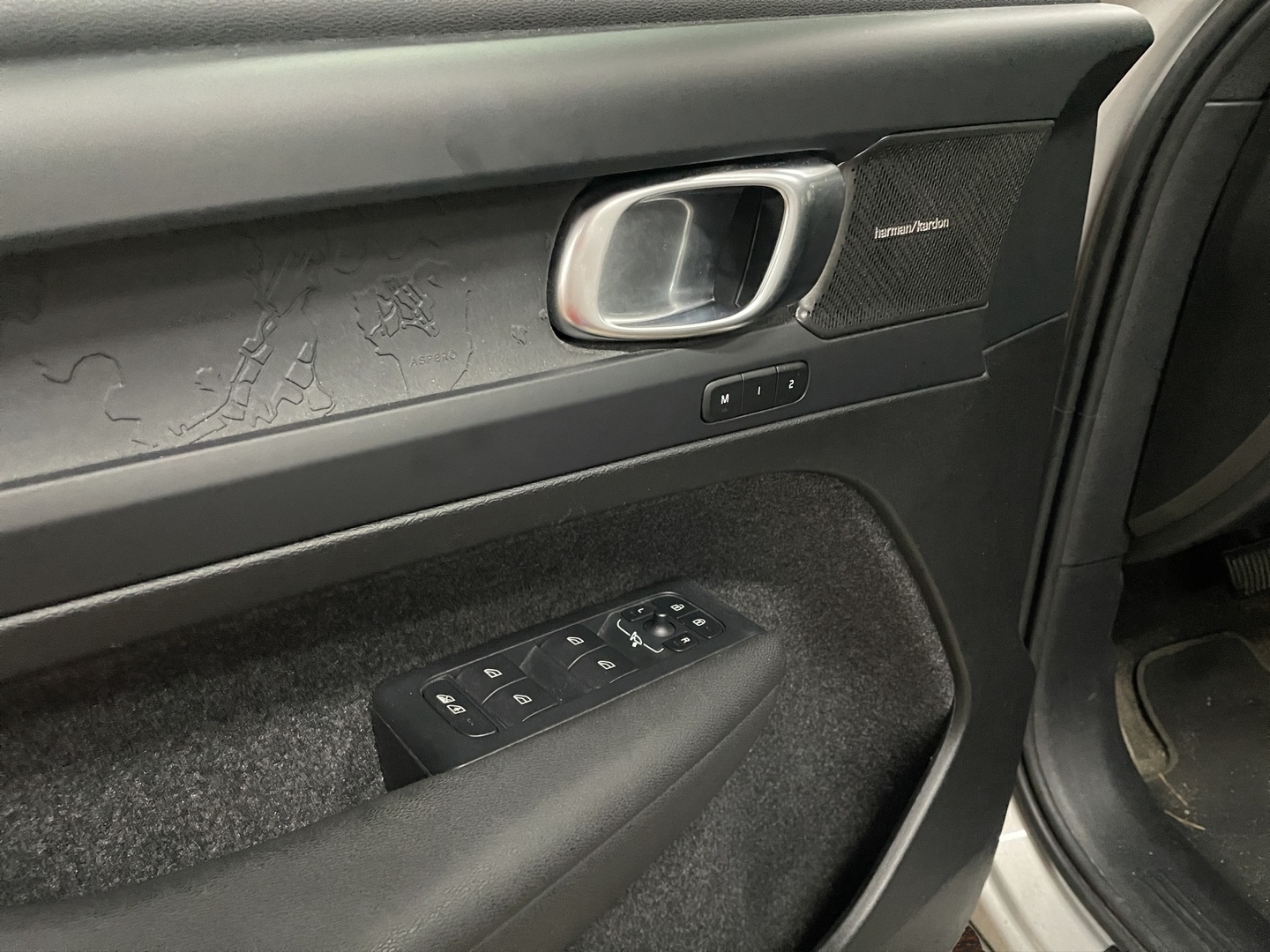 VOLVO XC40 2024
