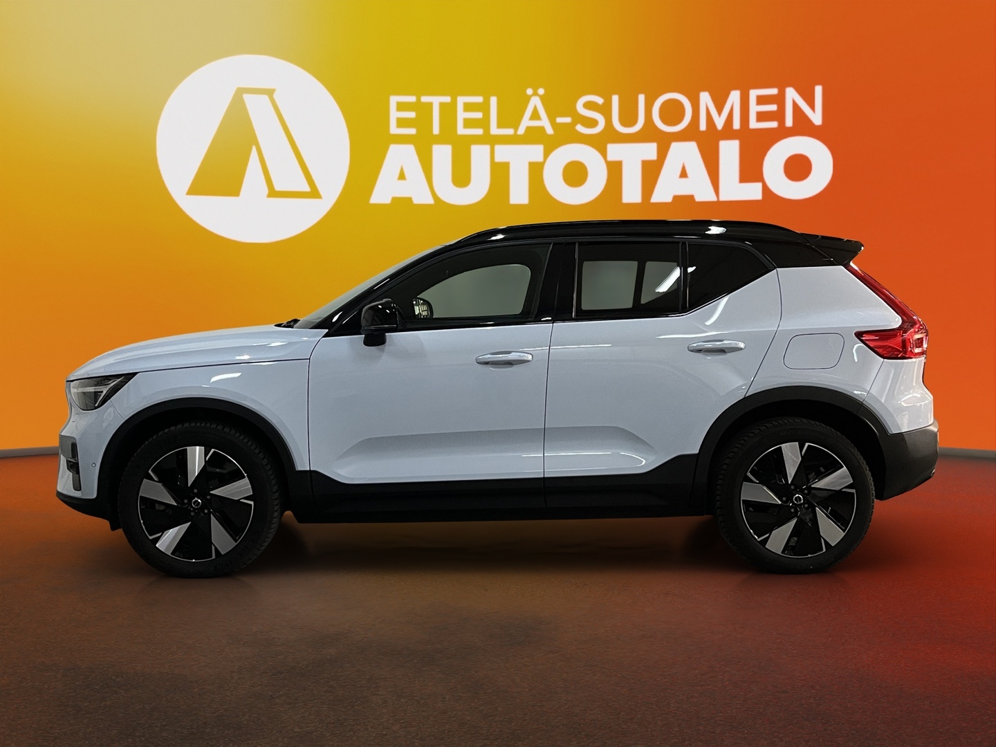 VOLVO XC40 2024