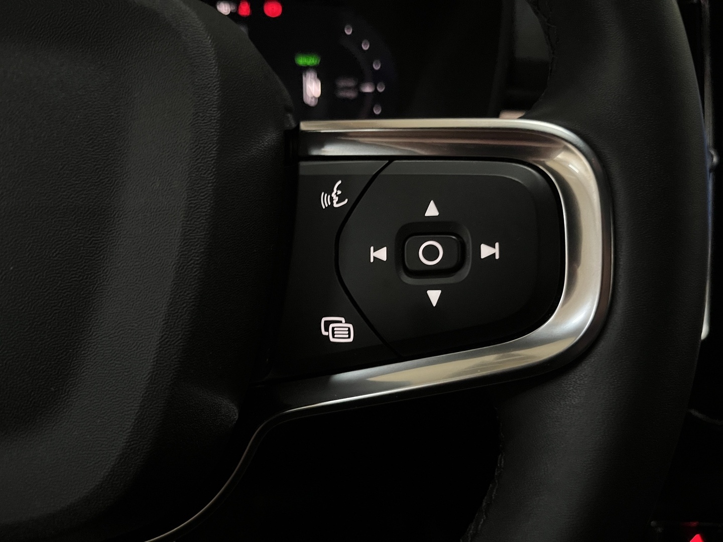 VOLVO XC40 2024
