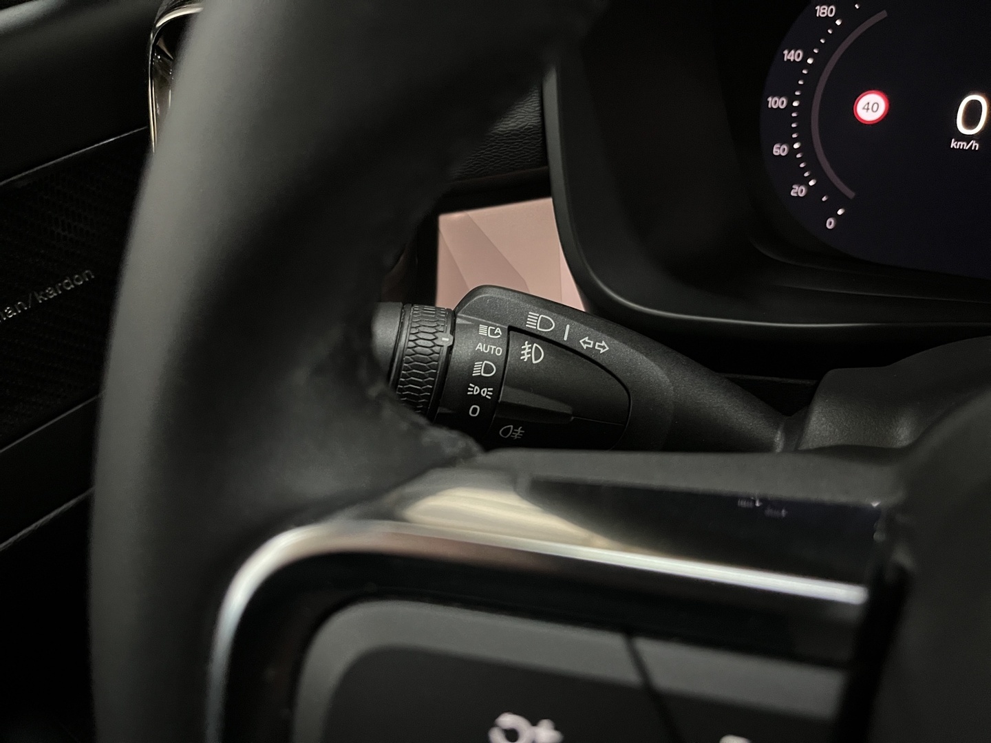 VOLVO XC40 2024