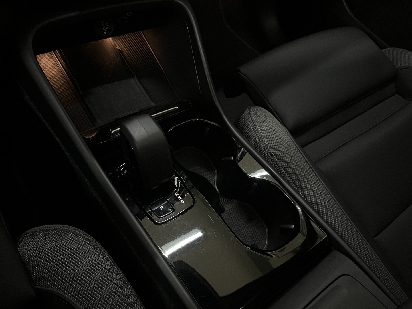 VOLVO XC40 2024