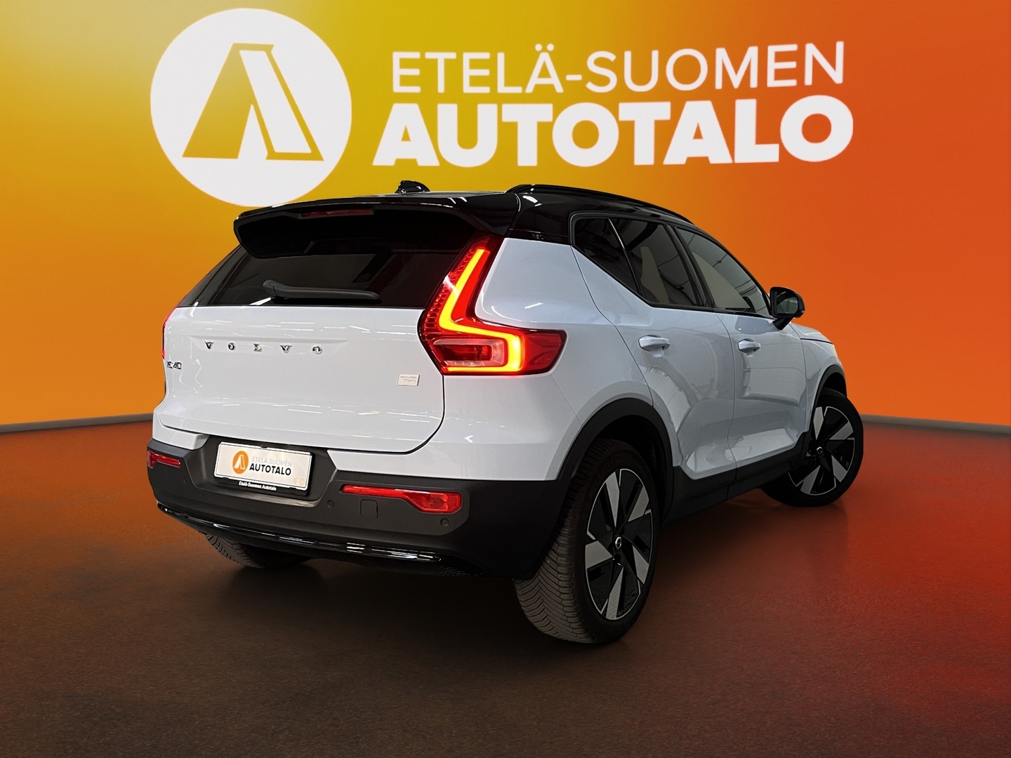 VOLVO XC40 2024