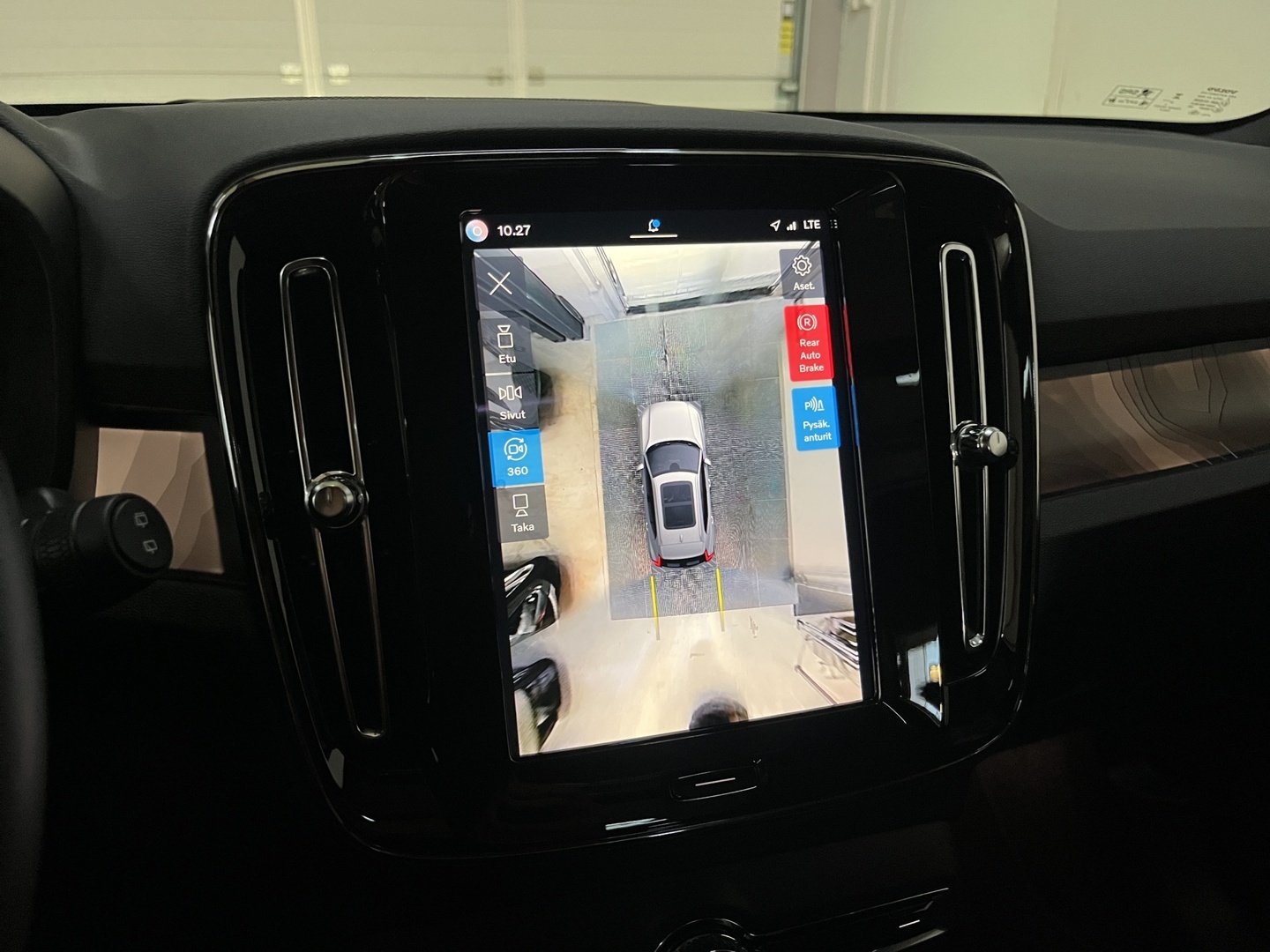 VOLVO XC40 2024