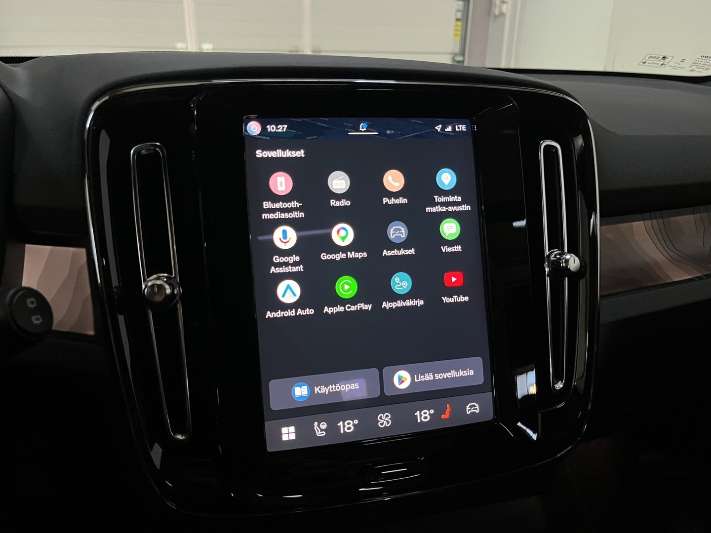 VOLVO XC40 2024