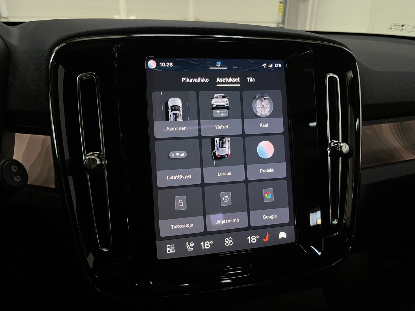 VOLVO XC40 2024