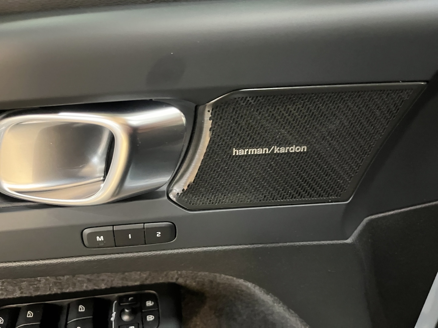 VOLVO XC40 2024