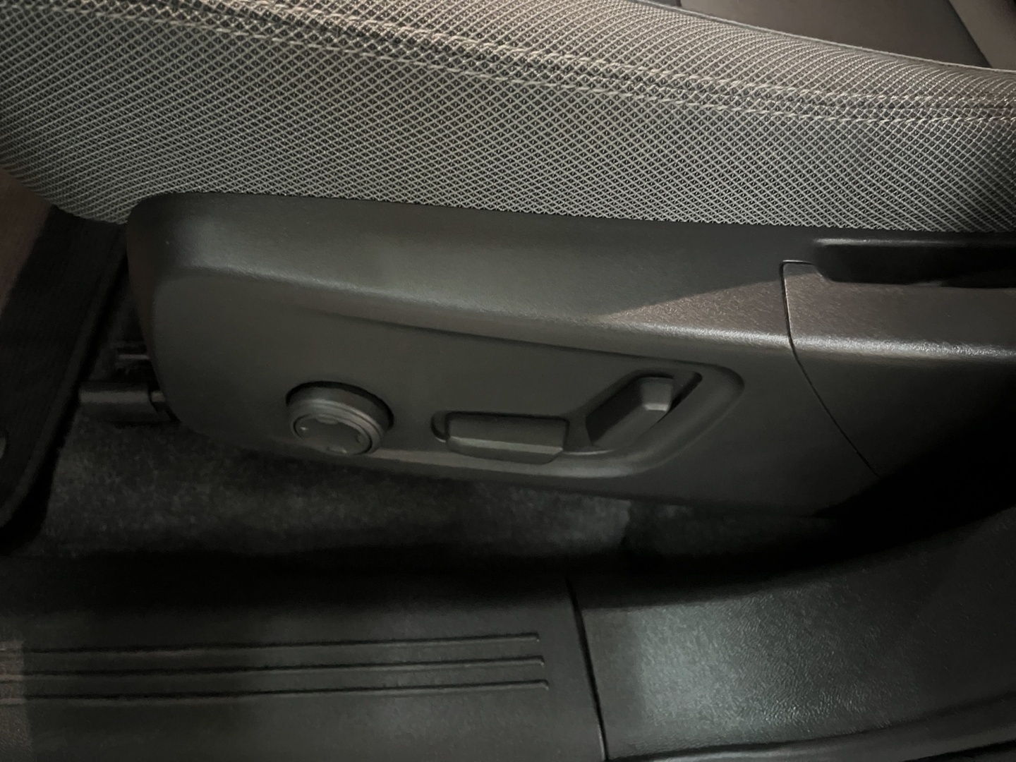 VOLVO XC40 2024