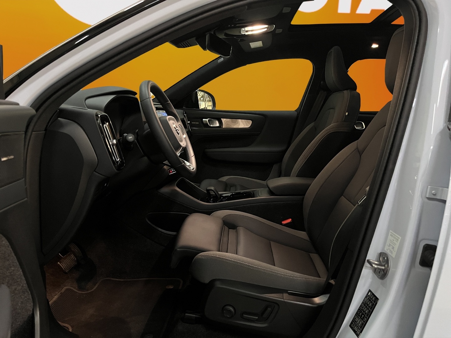 VOLVO XC40 2024