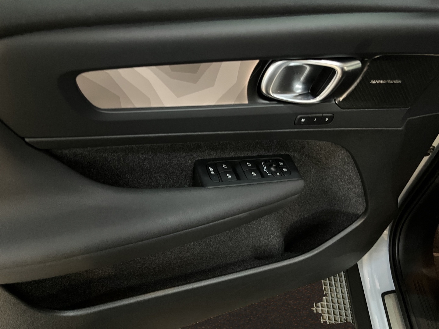 VOLVO XC40 2024