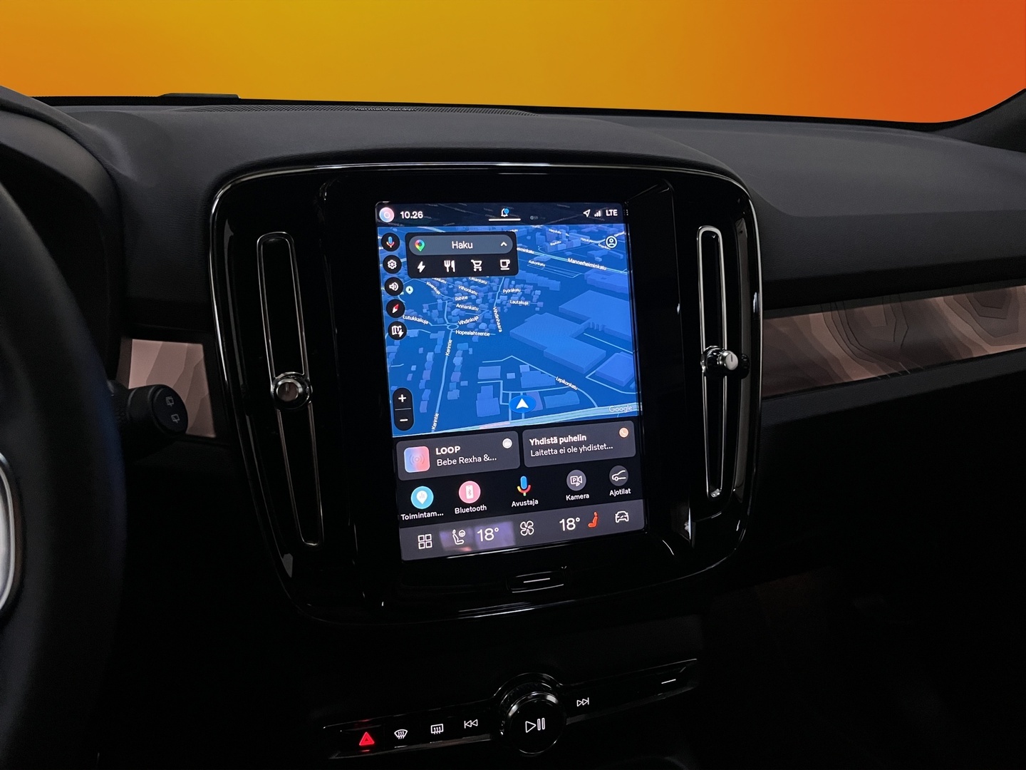 VOLVO XC40 2024