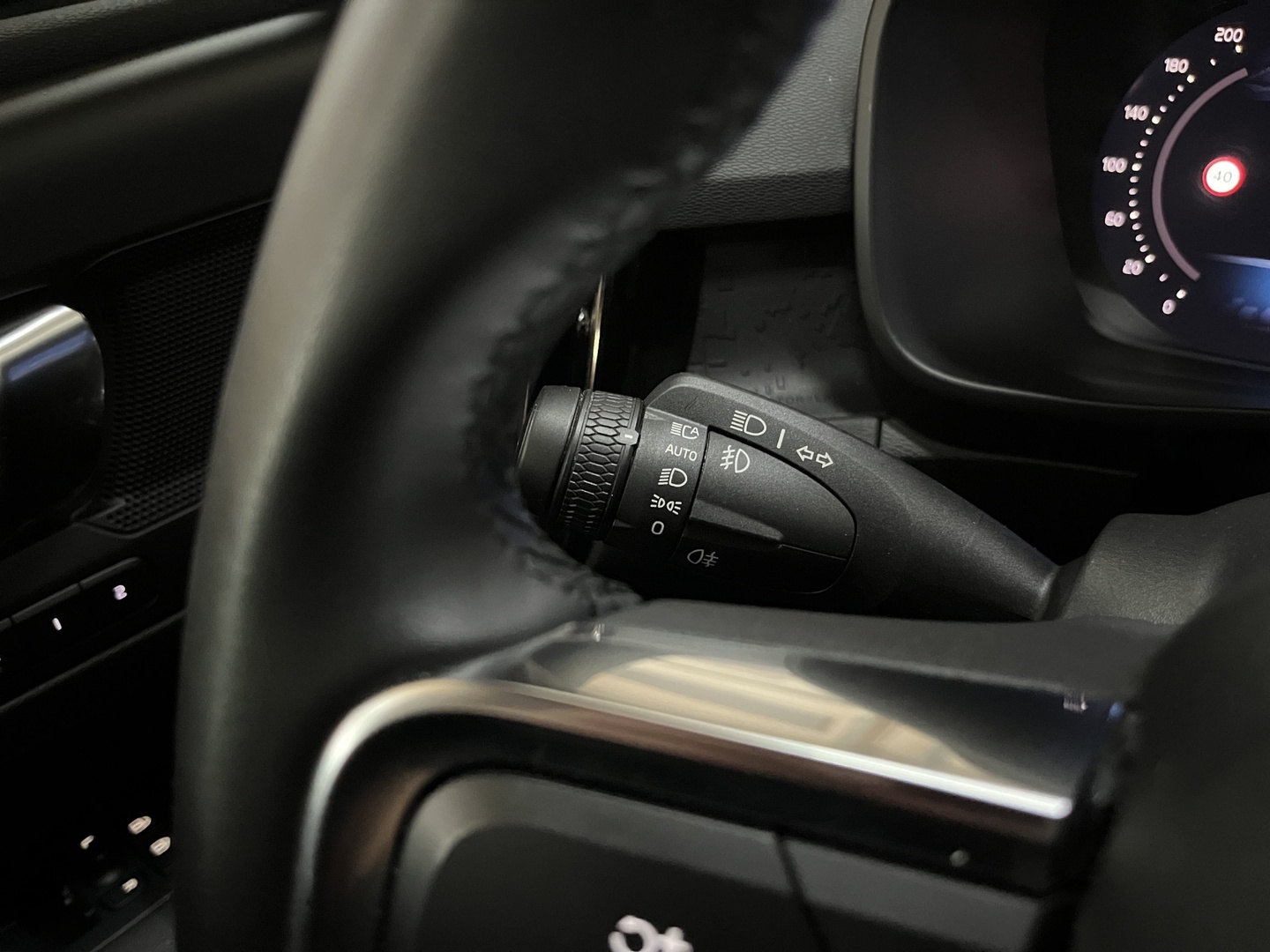 VOLVO XC40 2023