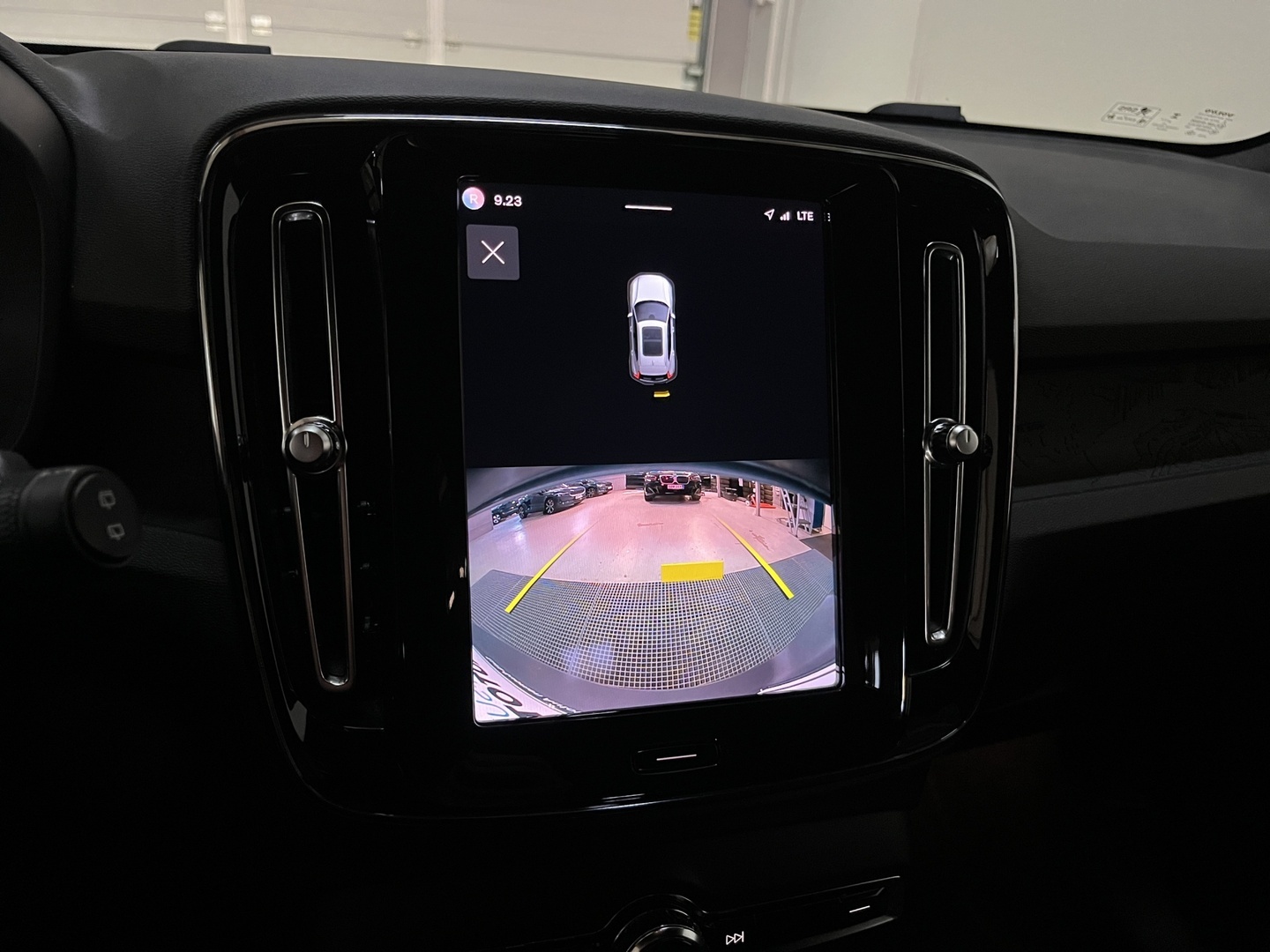 VOLVO XC40 2023