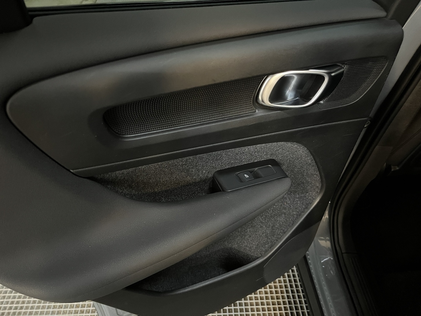 VOLVO XC40 2023