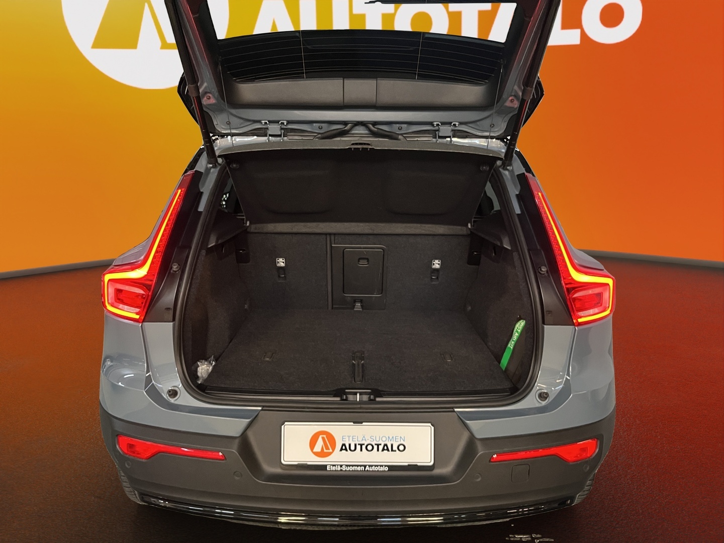 VOLVO XC40 2023